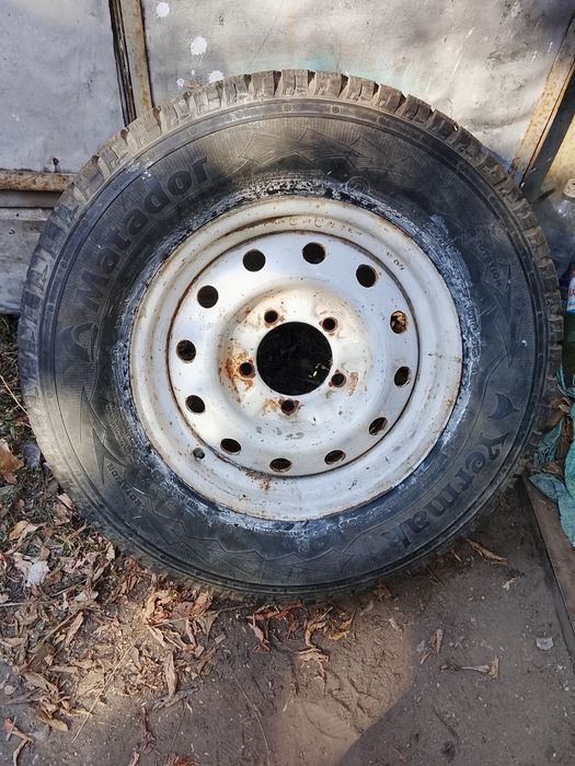 Продам колесо зимнее шипованное