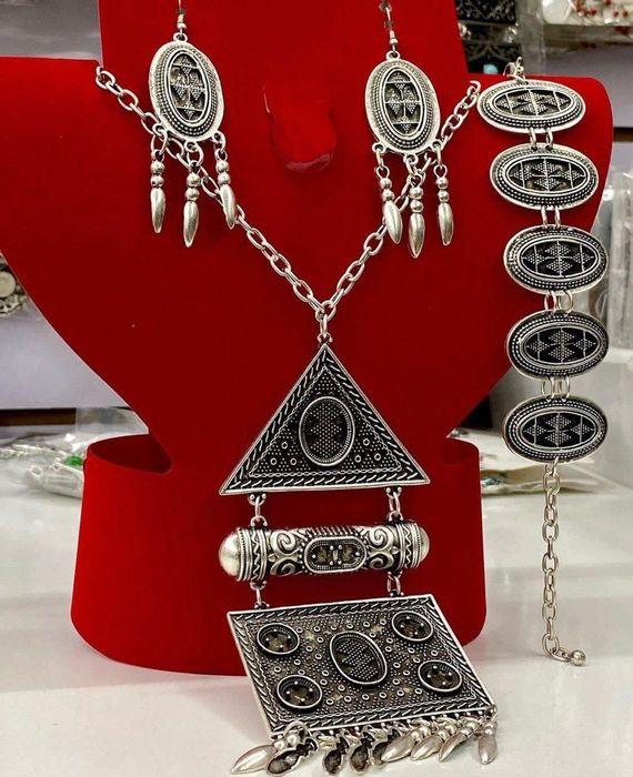 Национальное украшение,