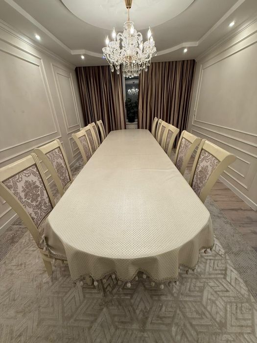 Стол со стульями