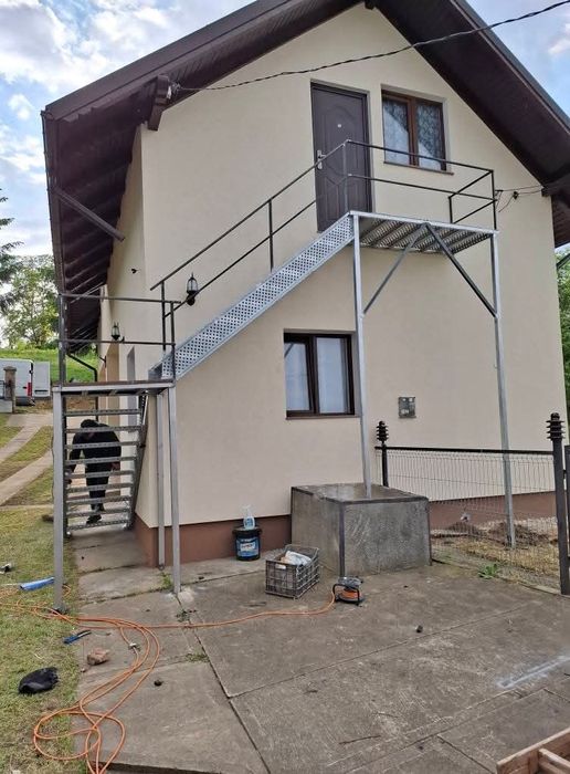 Vând scari de exterior
