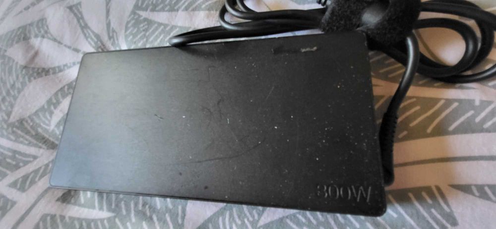 LENOVO 300W incarcator 20V-15A adaptor fuctional
