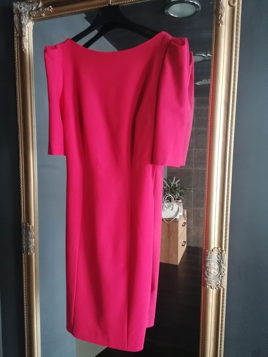 Rochie roșie cu spatele gol