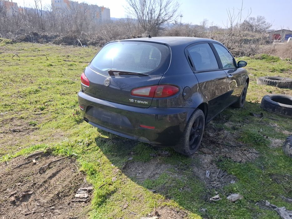 Алфа 147  1.6 бензин