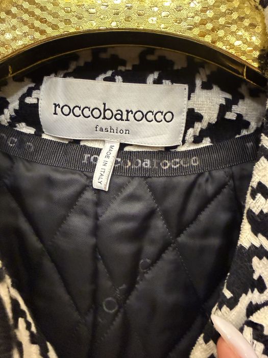 Весеннее пальто на одной пуговице . В идеале .