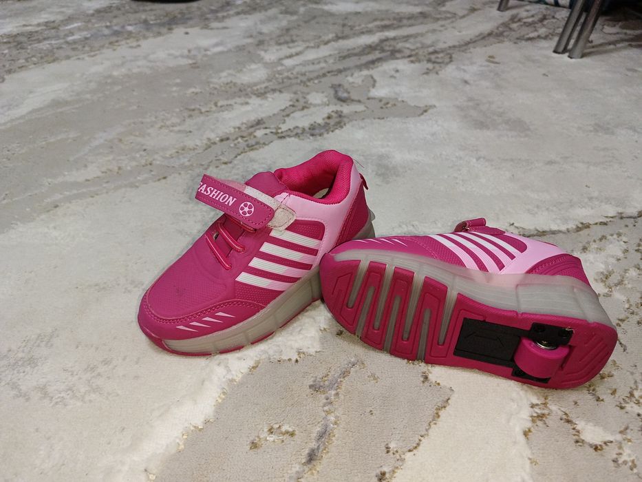 Ролик кросовка светящиеся