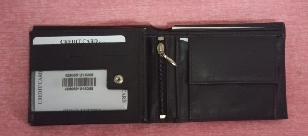 Portofele noi din piele naturala