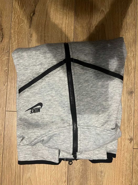 Vand Hanorac / Bluza Nike Tech Fleece Marimea XL fit L