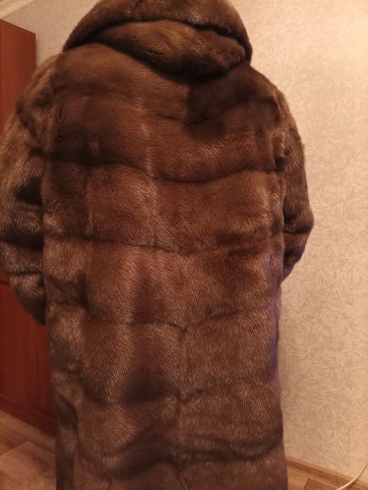 Шуба норковая цвет орех б/у