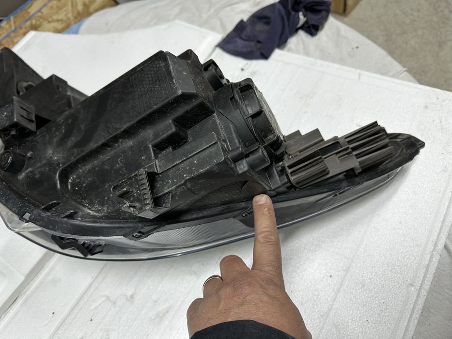 Far dreapta hyundai elantra.