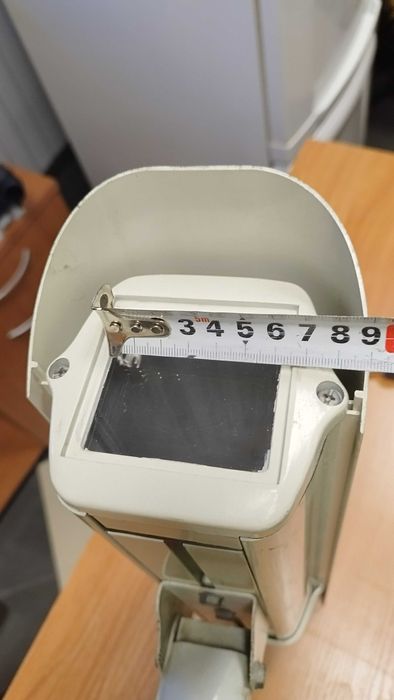 Кутия - кожух на камера за видеонаблюдение със стойка