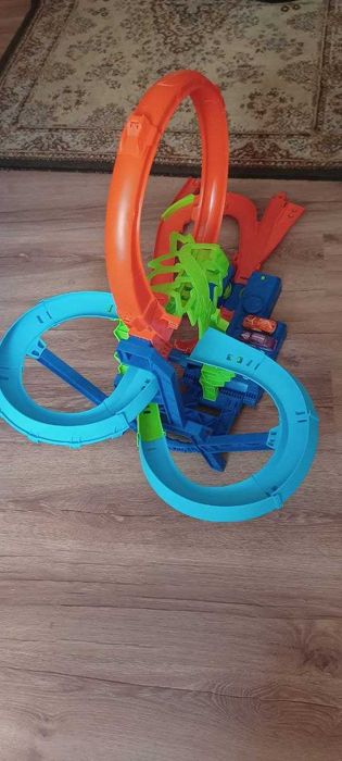Hot Wheels Stunt Tracks Mid-Air Crash