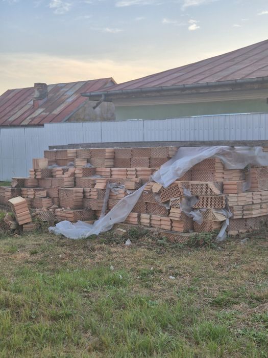 Caramida pentru constructi -de vanzare