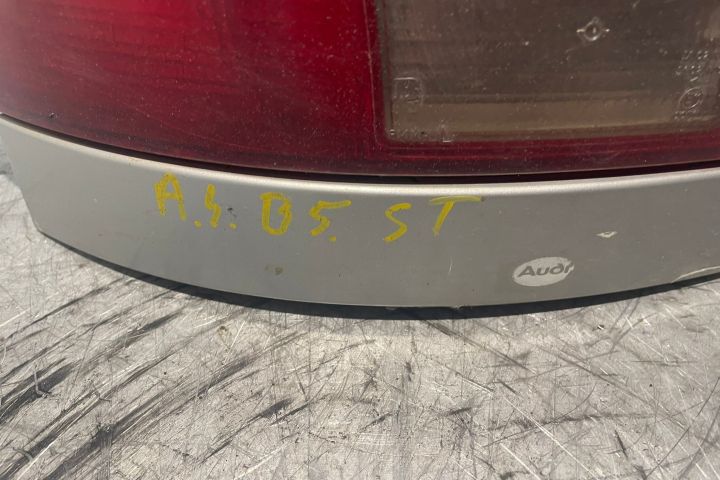 Lampa / Tripla stop stanga pe aripa Audi A4 B5