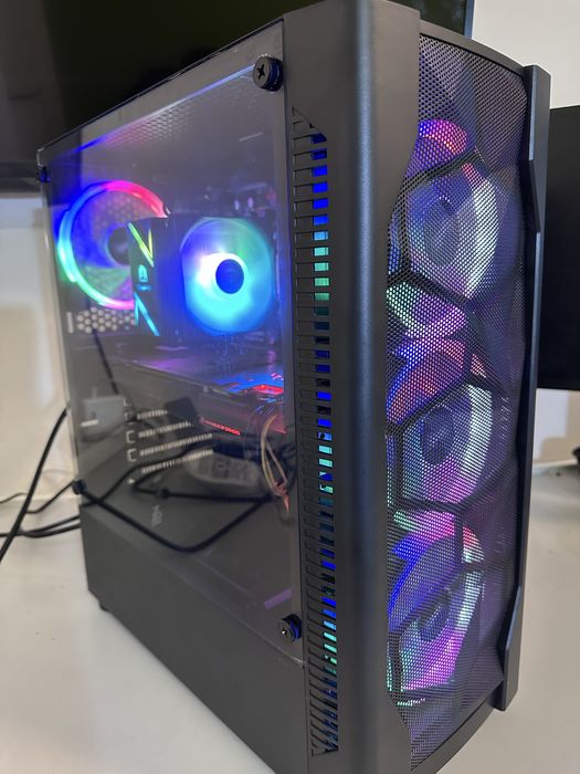 Unitate PC Gaming -Jocuri cu I7 6700K GTX 1070 8GB  ca nou