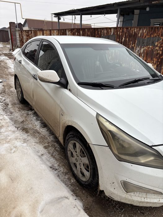 Хюндай акссент 2015