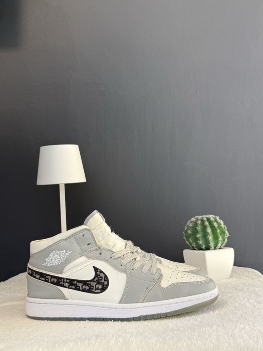 Jordan 1 mid Dior