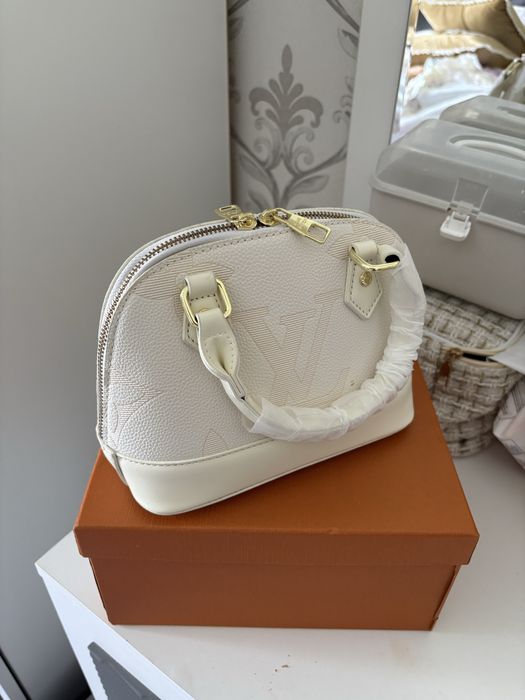 Сумка LV,Fendi очень классная  на лето