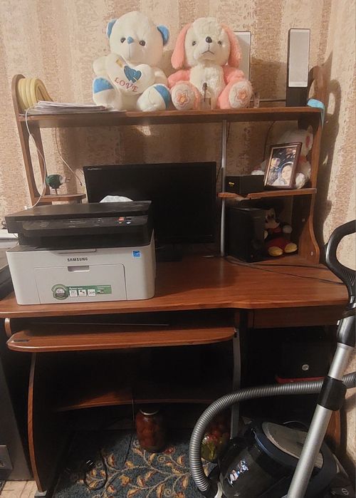 Продам компьютерный стол