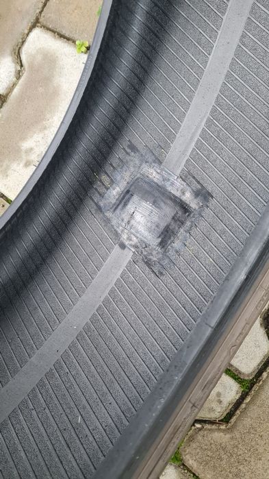 Anvelope, cauciucuri de iarnă 235 45 18 Debica Frigo, 200lei ambele.