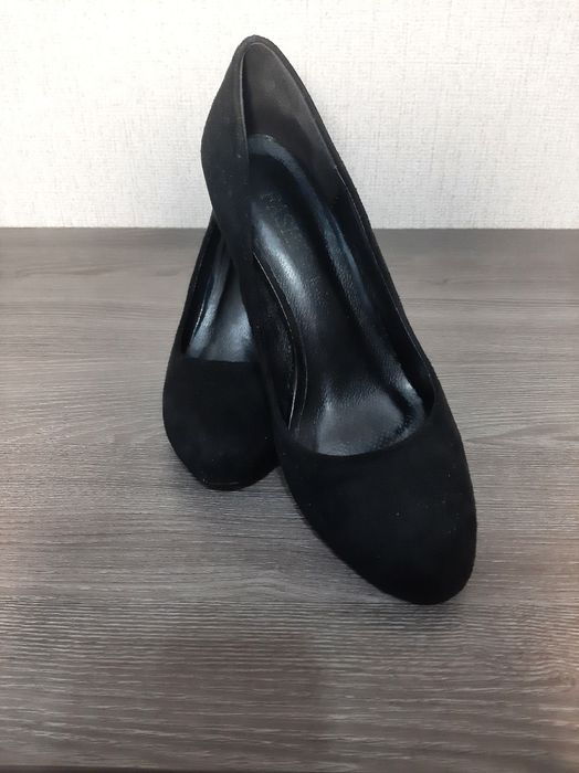 Продам замшевые туфли