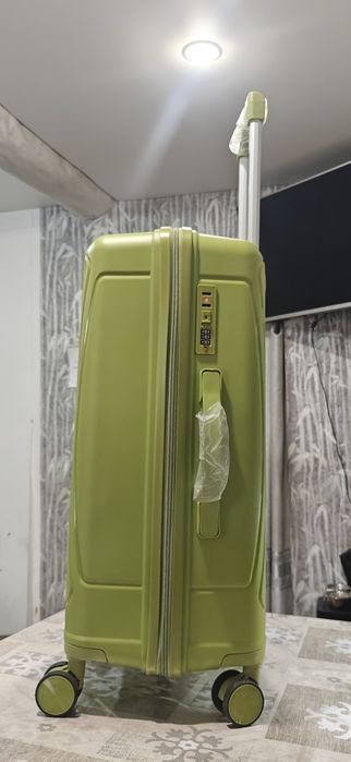 Продам чемодан в идеальном состоянии