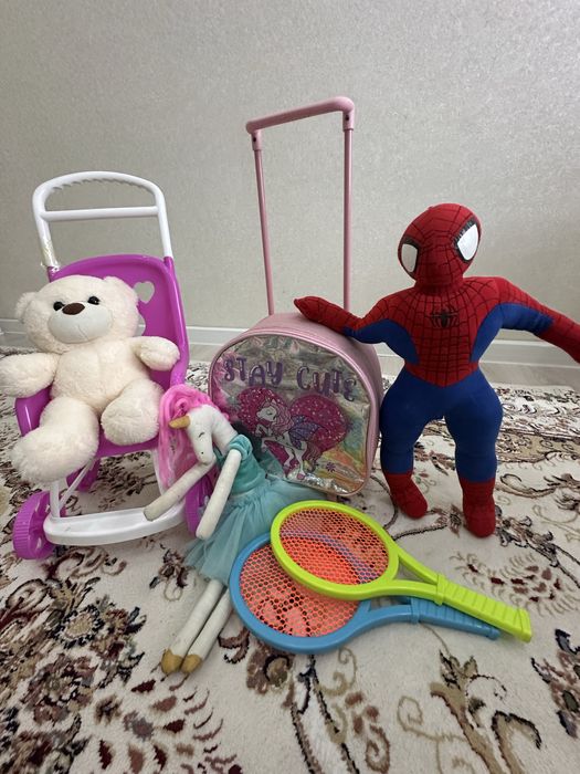 Ойыншықтар сатылады.