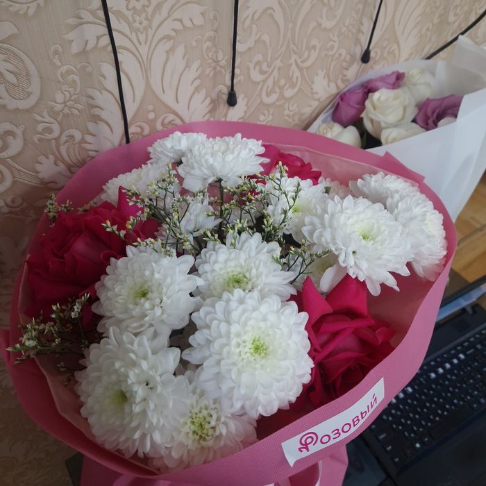 Продам цветы,  букет из роз и хризантем