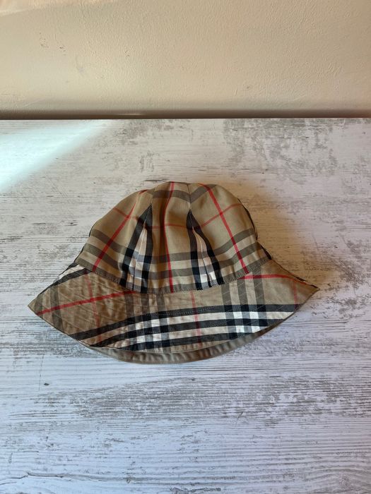 Зимни шапки само по 2.5 евро черен , бял , син , кафяв и цикламен цвят