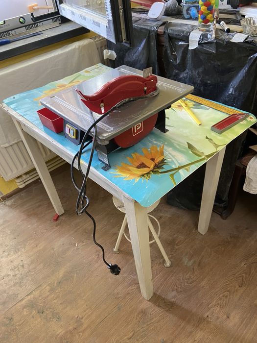 Masina de taiat gresia cu apa si una fixa