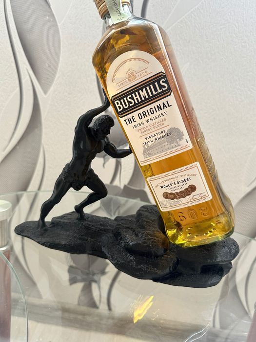 Оригинален подарък за мъж – стойка за вино „Сизиф“ (ПРОМО)