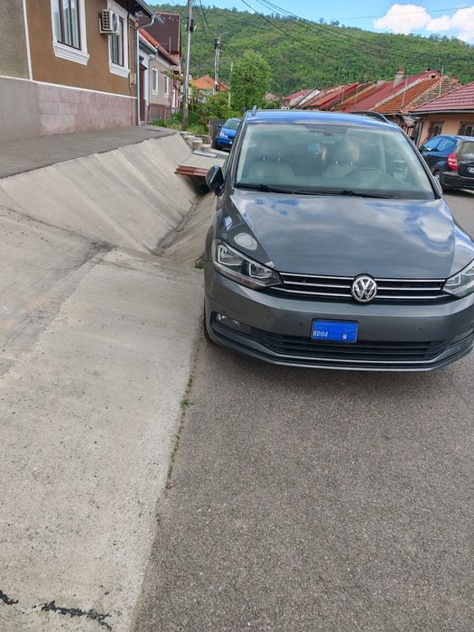 Vând Volkswagen Touran