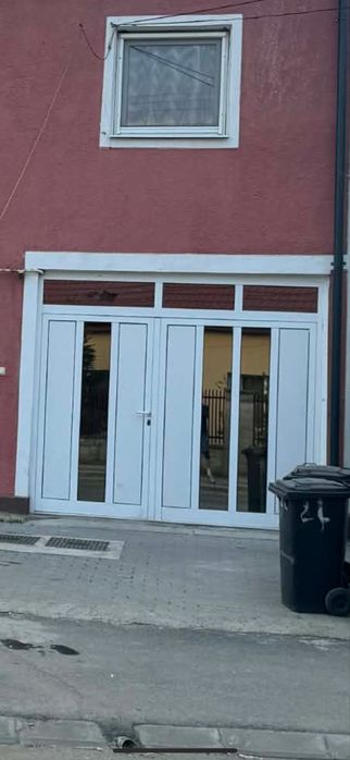 Usa din Aluminiu  / este "demontata"