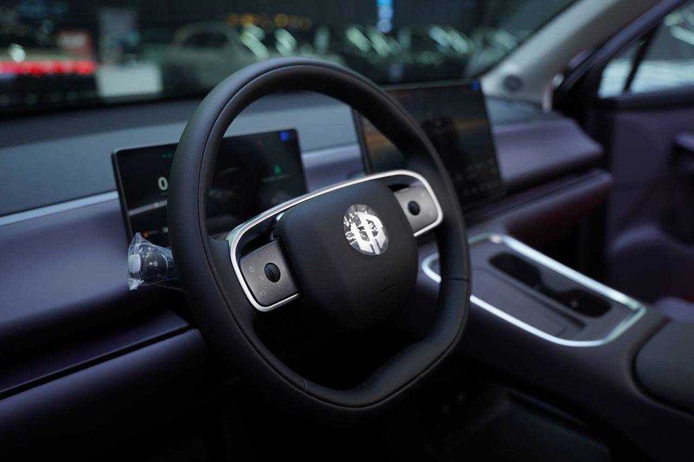 Leapmotor C16 Hybrid 3 Позится