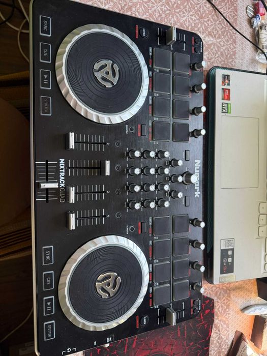 Consola DJ Numark Mixtrack Quad