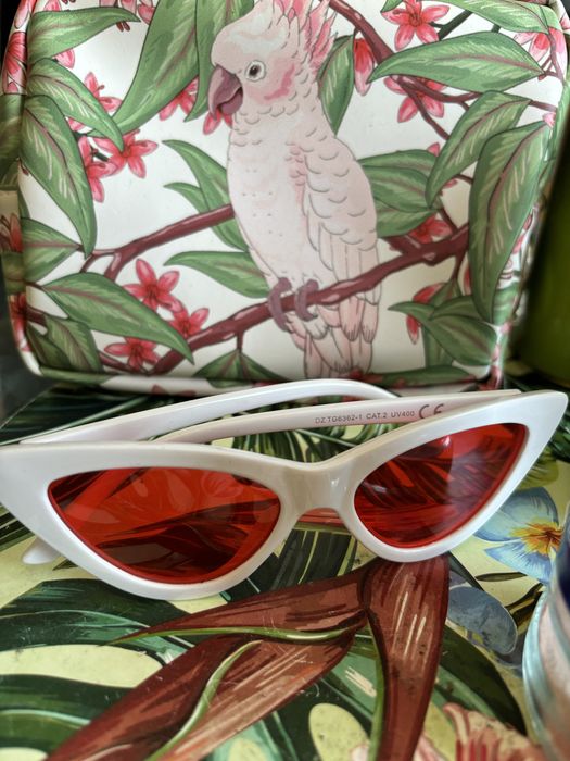 Очила със цветни стъкла