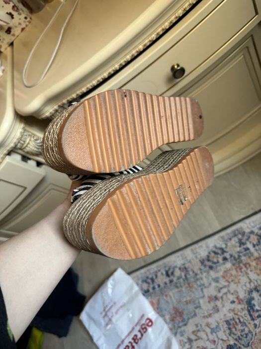 Шлепки  на высокой подошве