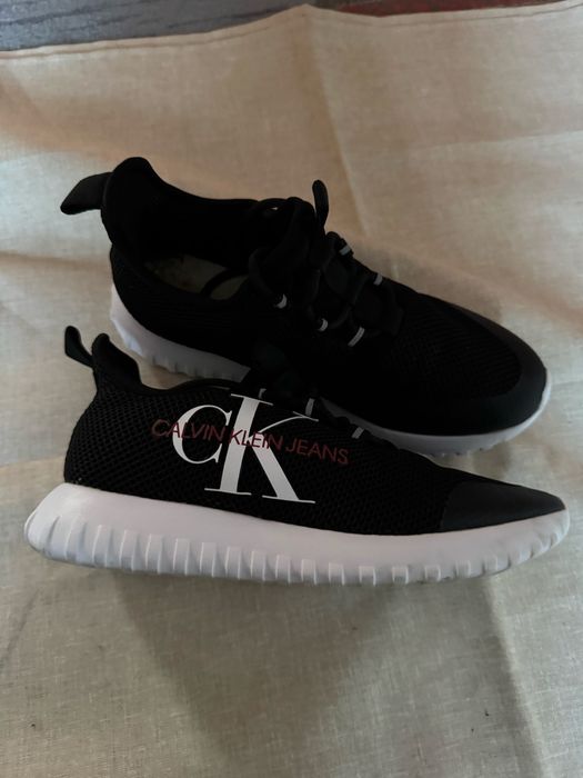 Adidasi Nike fotbal si Sinckers Kalvin Klein