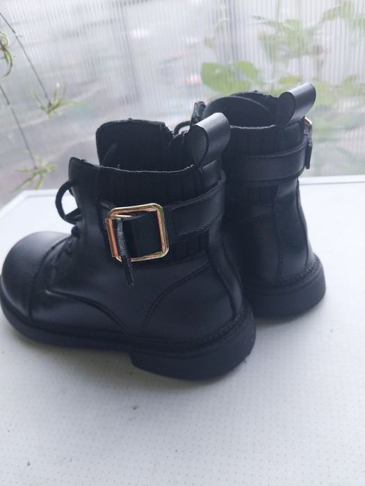 Продам детские демисезонные ботинки