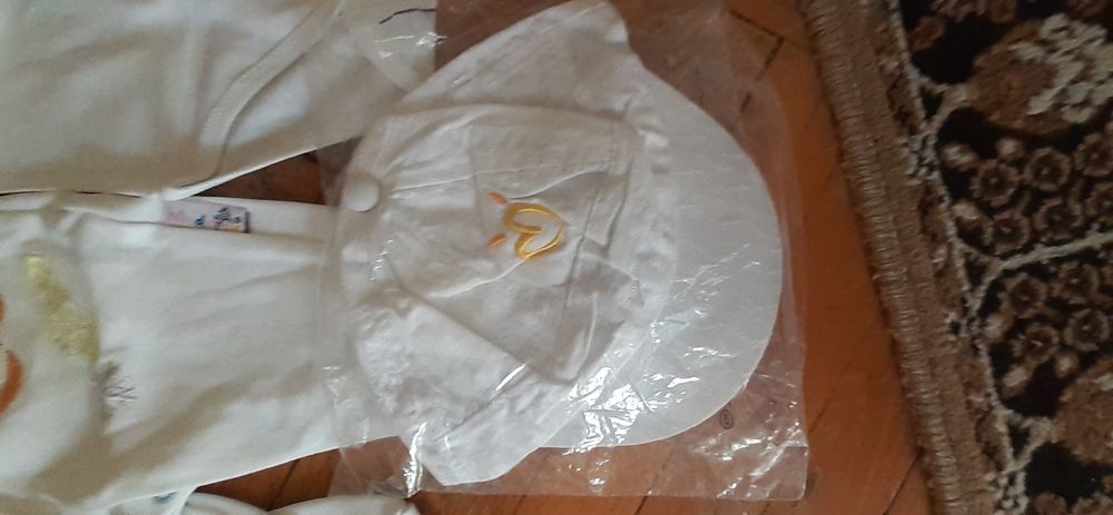 Бебешки лот-боди, гащеризонче, шапка и гризалка