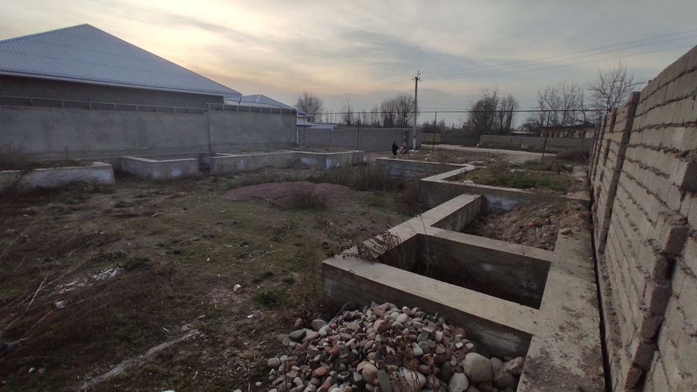 Nurafshon shahri markazida 4 sotux yer sotiladi