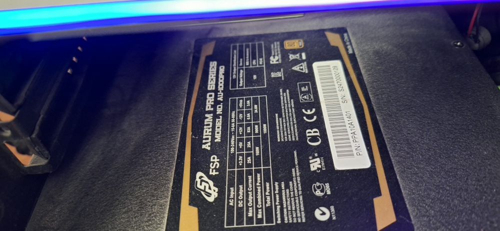 Геймърски компютър + екран