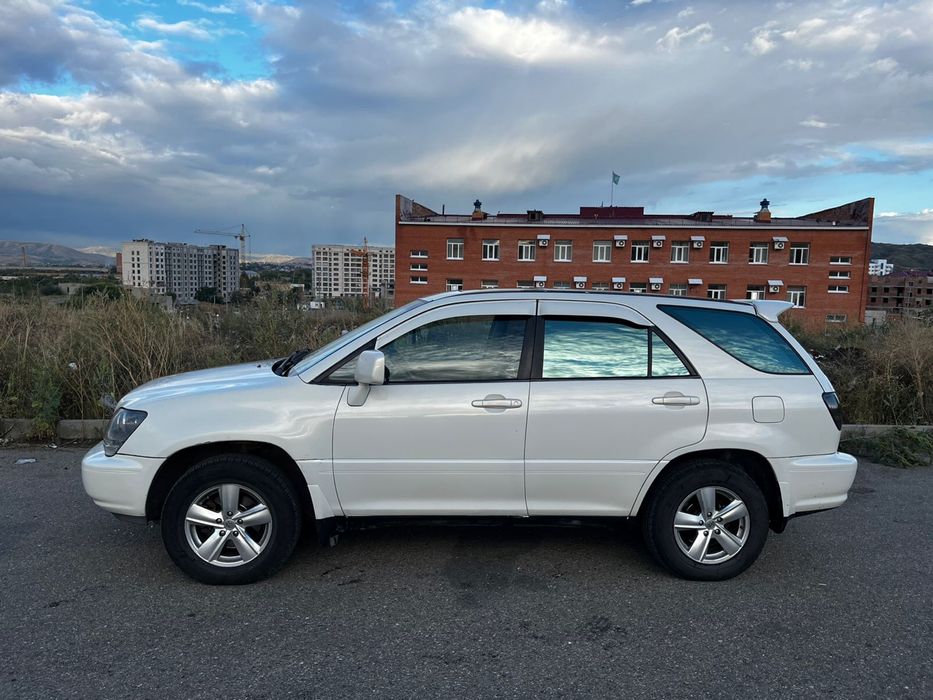 Продам автомобиль Lexus RX 300
