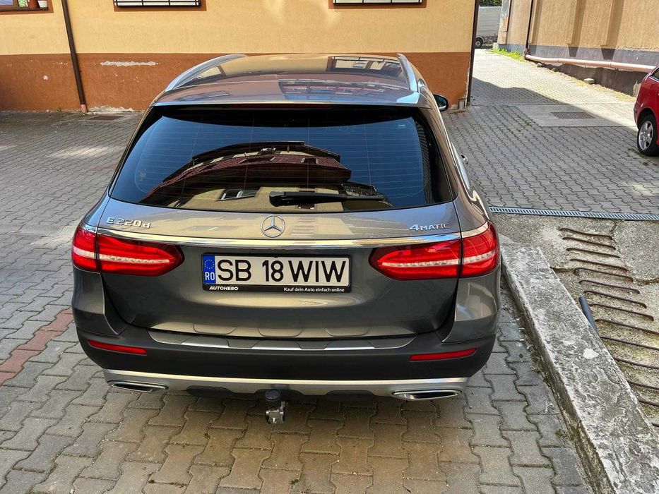 Mercedes_E220_ALL_TERRAIN 4x4-Variante Auto/ATV