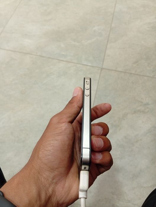 Apple Iphone 4  .