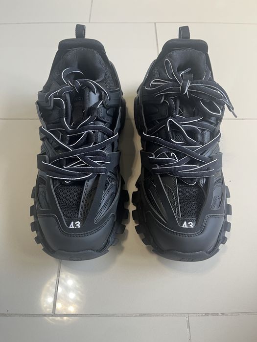 Balenciaga track