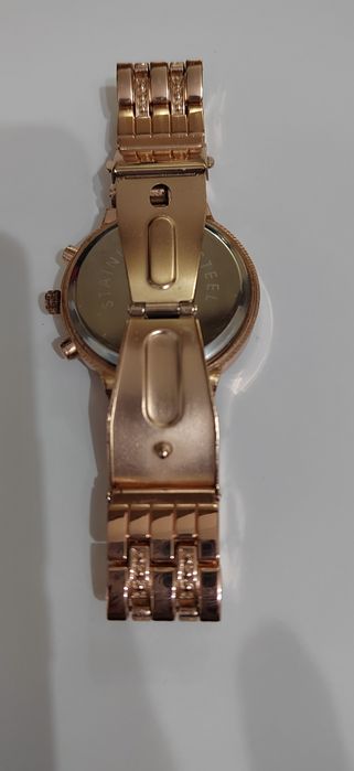 Нежни дамски часовници с красиви циферблати