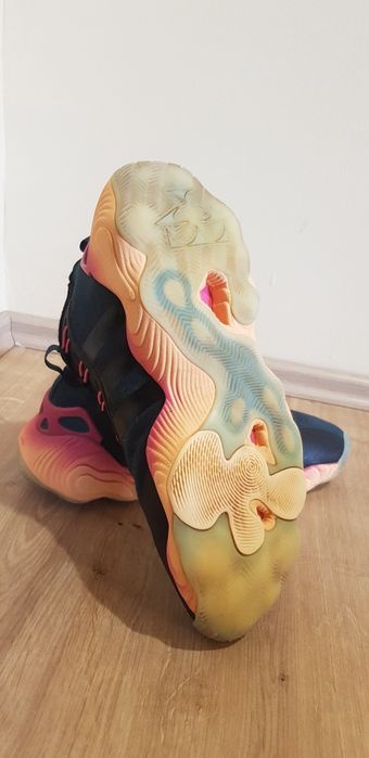 Papuci adidas Trae  Young 3