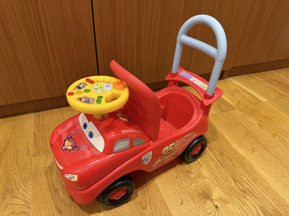Masina ride-on McQueen