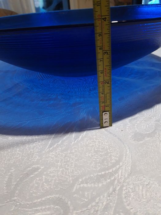 Купа от кобалтово стъкло