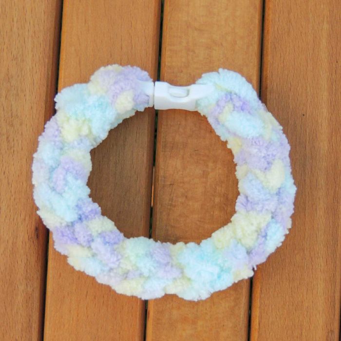 Ръчно плетена пухкава каишка за куче – изработва се по поръчка